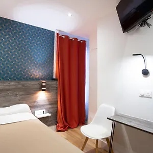 Leonard De Vinci 75011 Hotel Paris